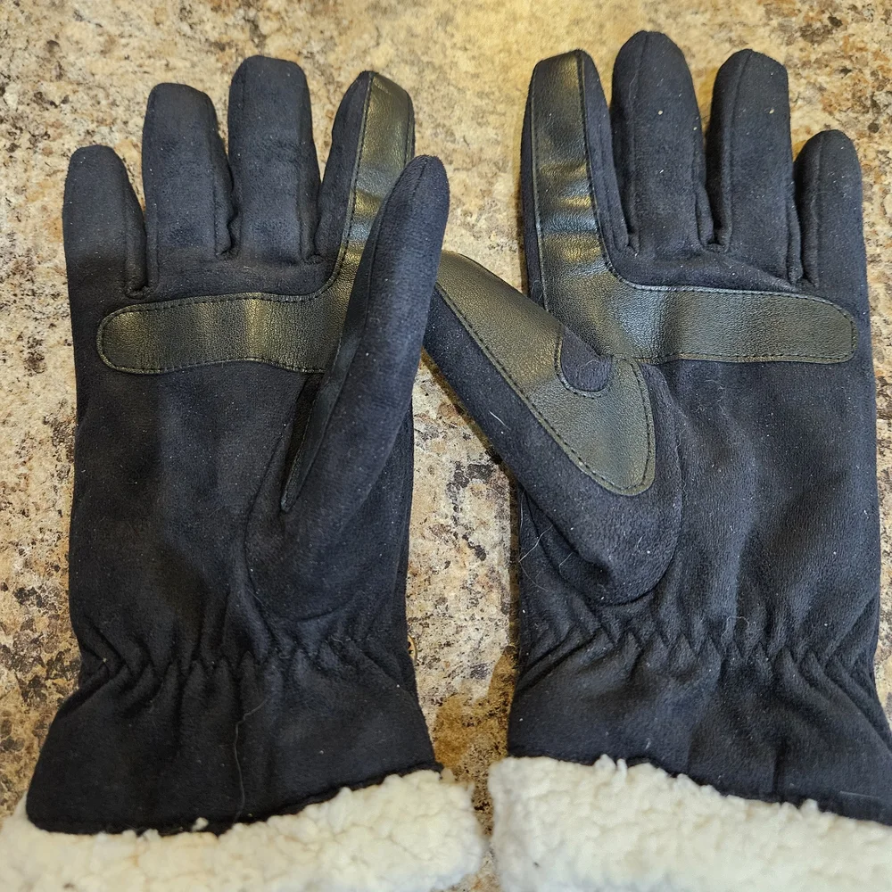 Black Sherpa Lined Suede-Look Winter Gloves with Button Accents - Picture 3 of 4